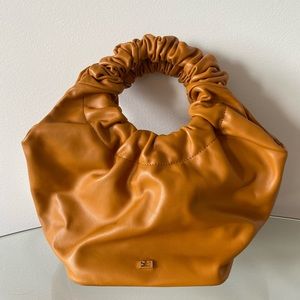 FRAME Le Scrunch Bucket Handbag Caramel Leather